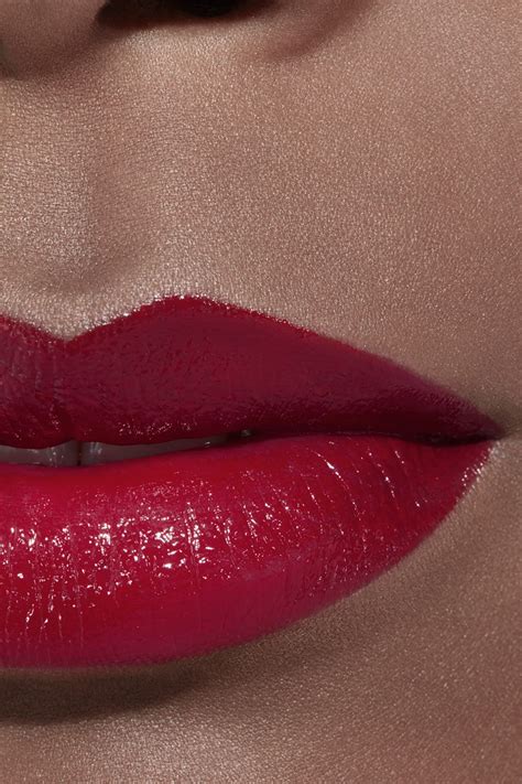 chanel red lip